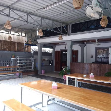 לואנג פרבאנג Funny Backpacker Hostel מראה חיצוני תמונה